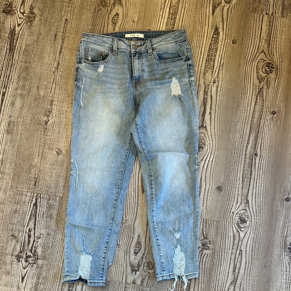Distressed skinny jeans 27